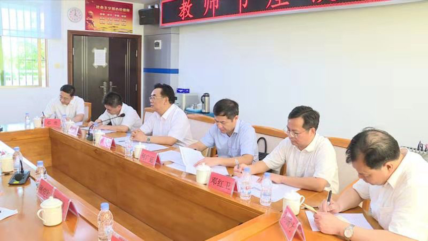 弘扬高尚师德 潜心立德树人 | 市委书记丁红都教师节慰问河源中学实验学校教师